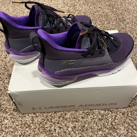 UNDER ARMOUR - UA GS Curry 7 IWD - 4 youth or 6 women - New! - Picture 6 of 6